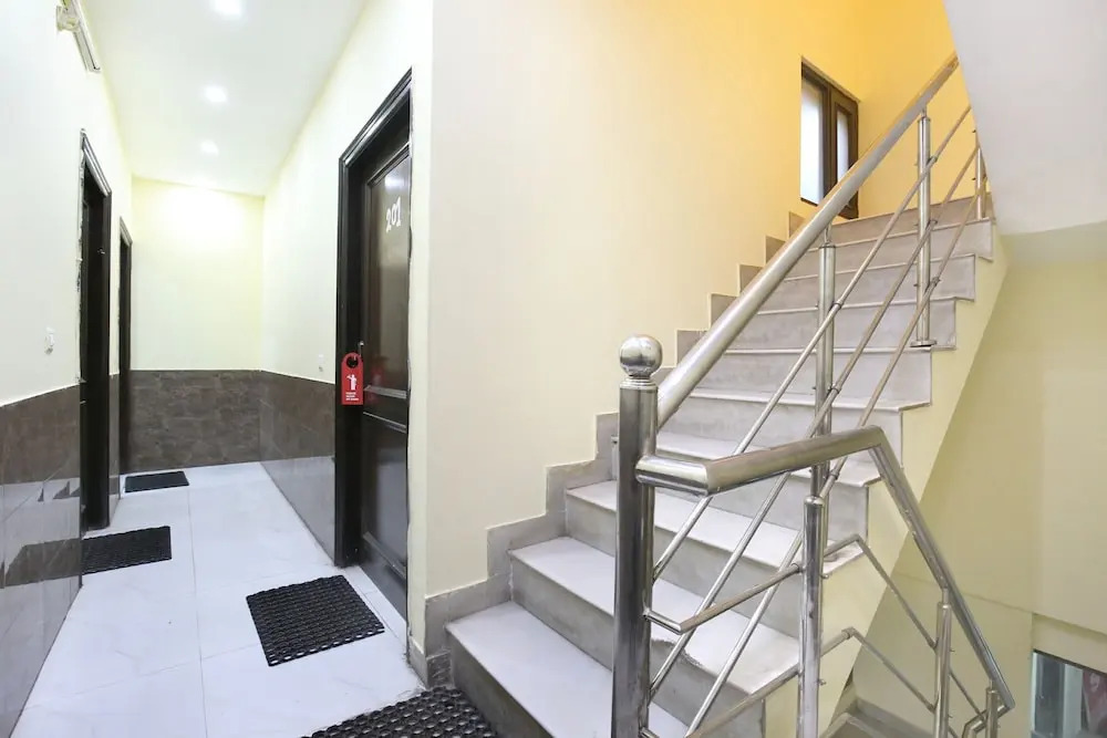 OYO 10362 Hotel Milan Inn