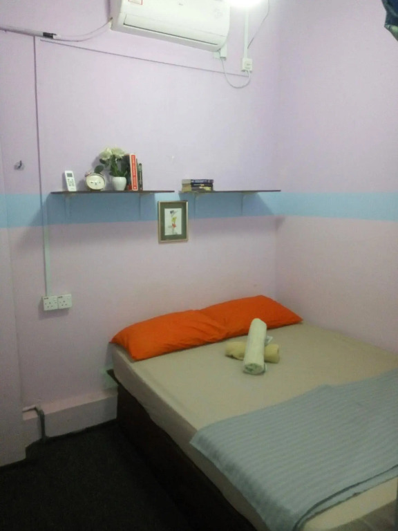 The Longhouse Travellers Inn - Hostel