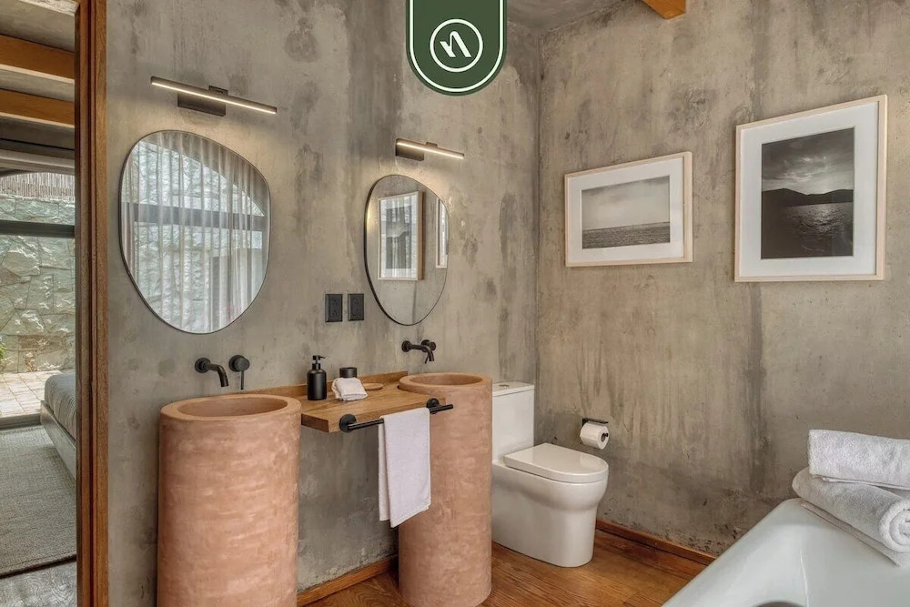 Luxury 2 BR Condo in Downtown - AC - Peaceful