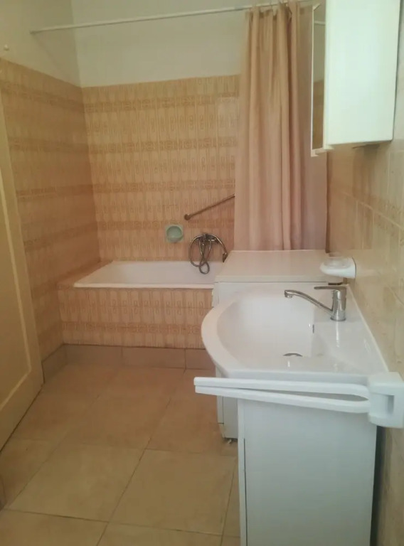Comfortable Apartment With Balcony & Garden View