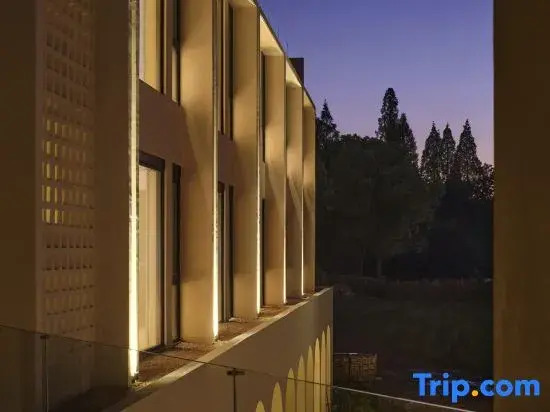 Nanjing Danxi · Zhenzhuquan Hot Springs Lakeside Mountain Lodge