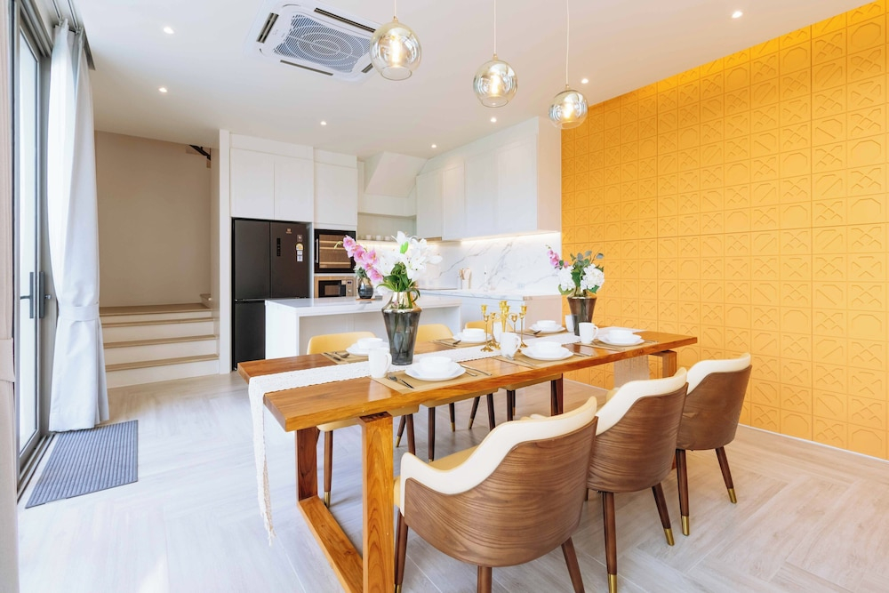 4BR Pool Villa Near Bang Tao Beach V301