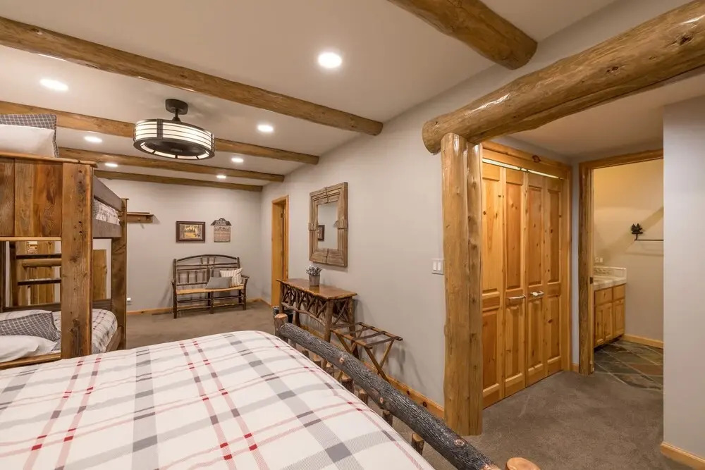 38 - Cooper's Hideaway 5 Bedroom Home by Redawning