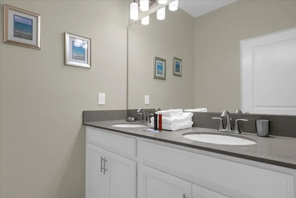 5 Bedroom 5 Bathroom Storey Lake 4901 Wa