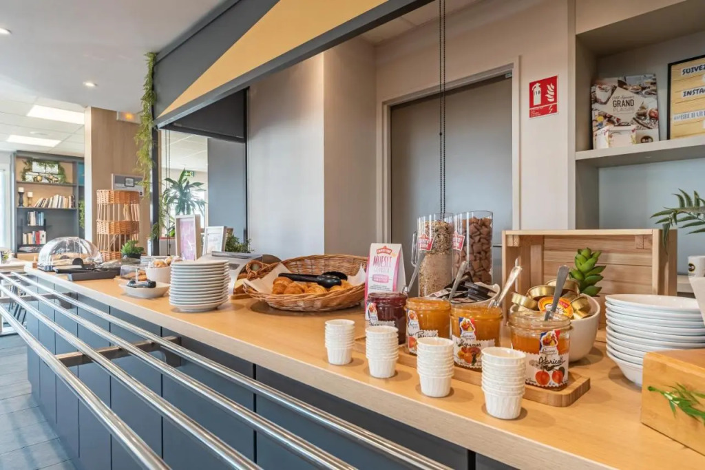 B&B HOTEL CHARTRES Oceane