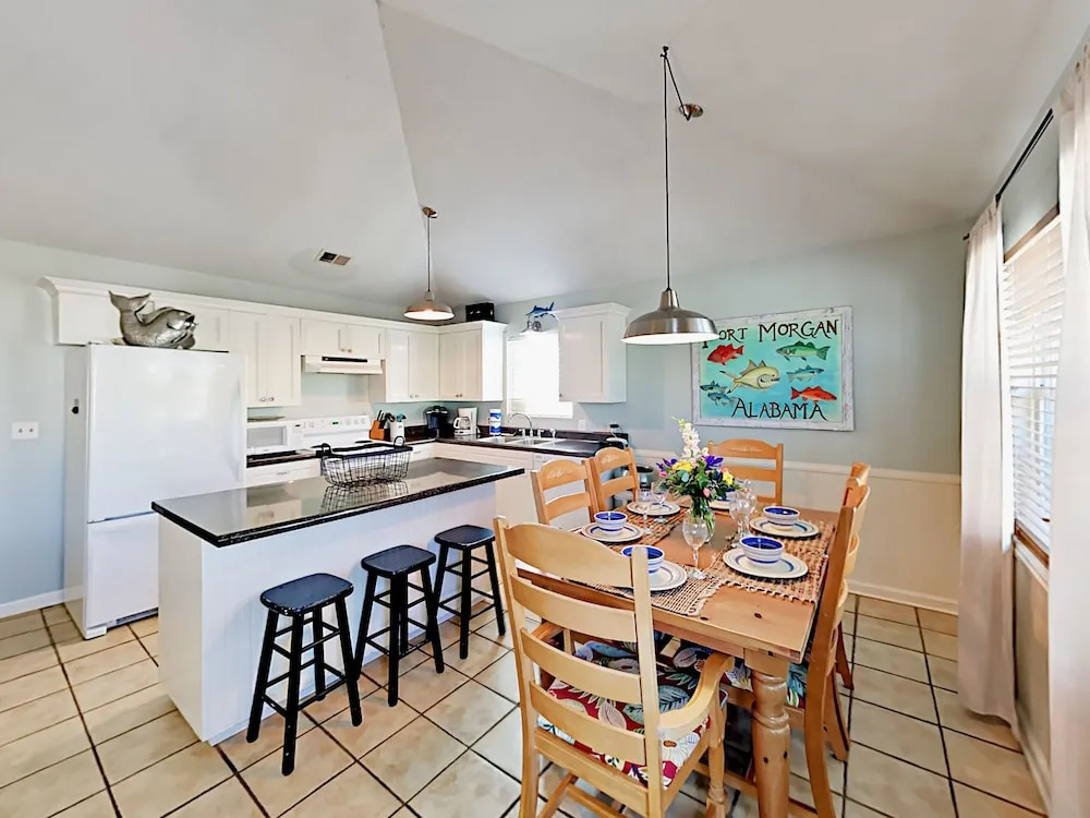 635 Bonita Court Cottage 3 Bedrooms 2 Bathrooms Cottage