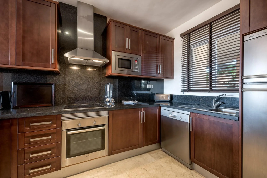 Malibu 6 -lux. 2BR Sea View Condo in Club la Costa