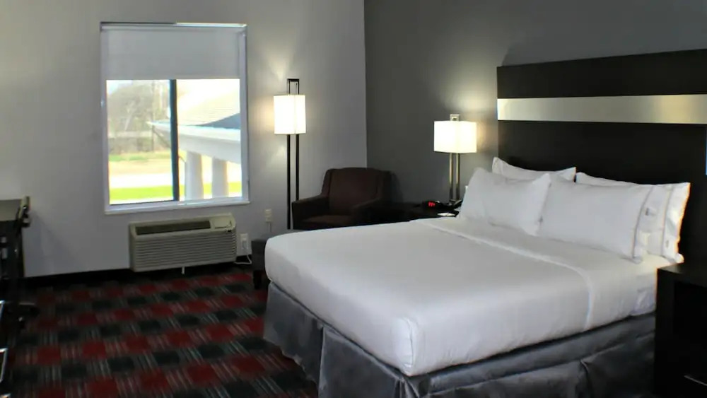 Holiday Inn Express & Suites Bonham by IHG