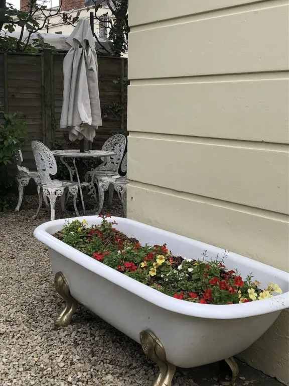 2 Bed House - Sleeps 6 - Garden Pets Parking