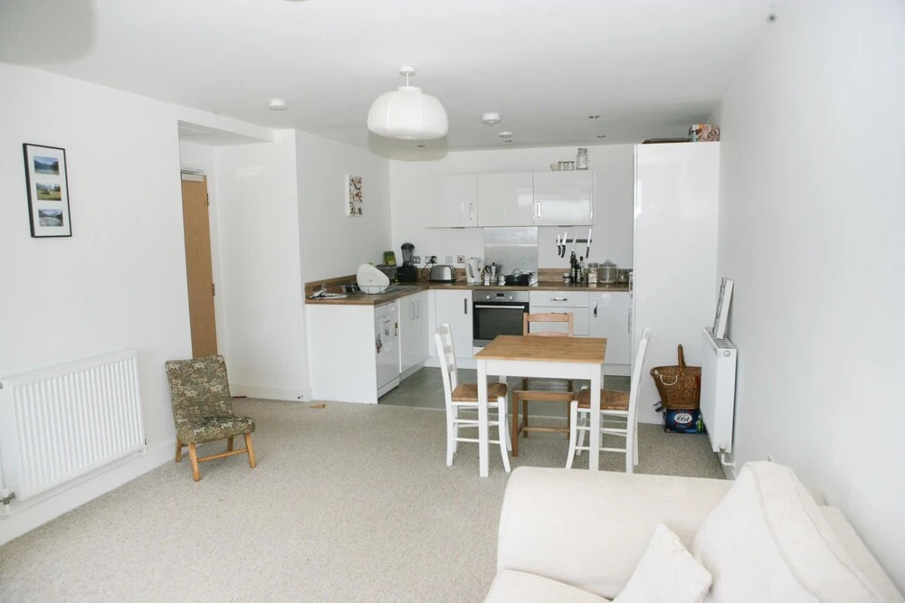 Bright 2 Bedroom Apartment in Bristol