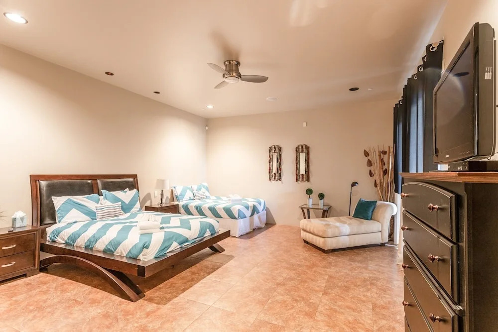 All-Suite Tuscan Home W/ Pool, SPA & Sports Court Home