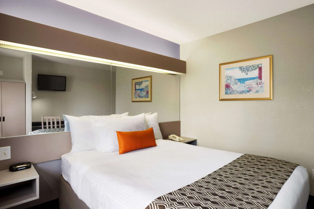 Microtel Inn By Wyndham Louisville East
