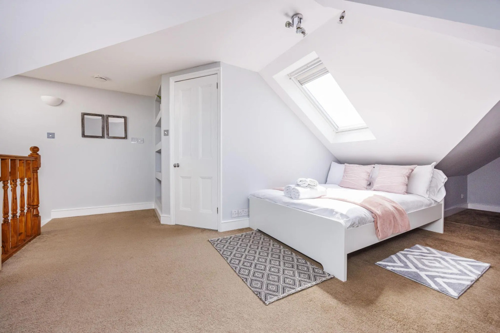 London House Sleeps 12 Free Parking Wifi