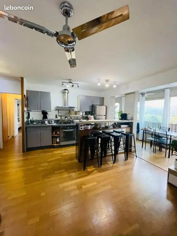 CALVI, appartement 4 personnes, centre ville, 200m de la plage, vue mer