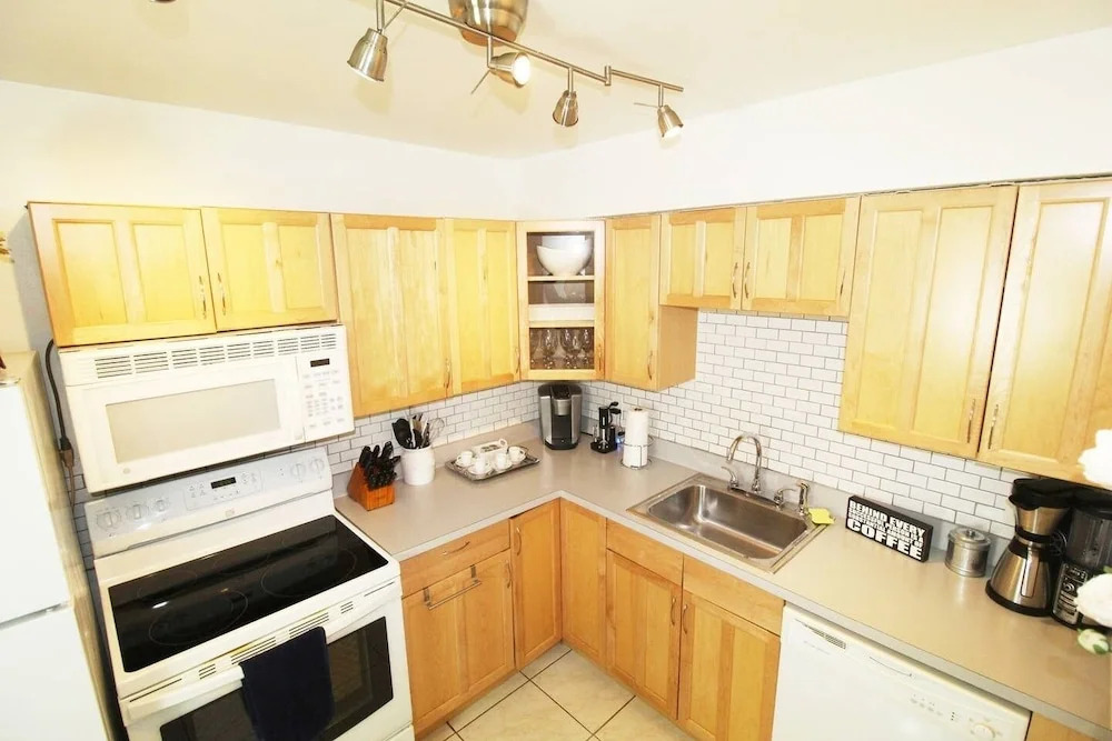 3BR 2BA Coral Terrace House by ASVR-2530