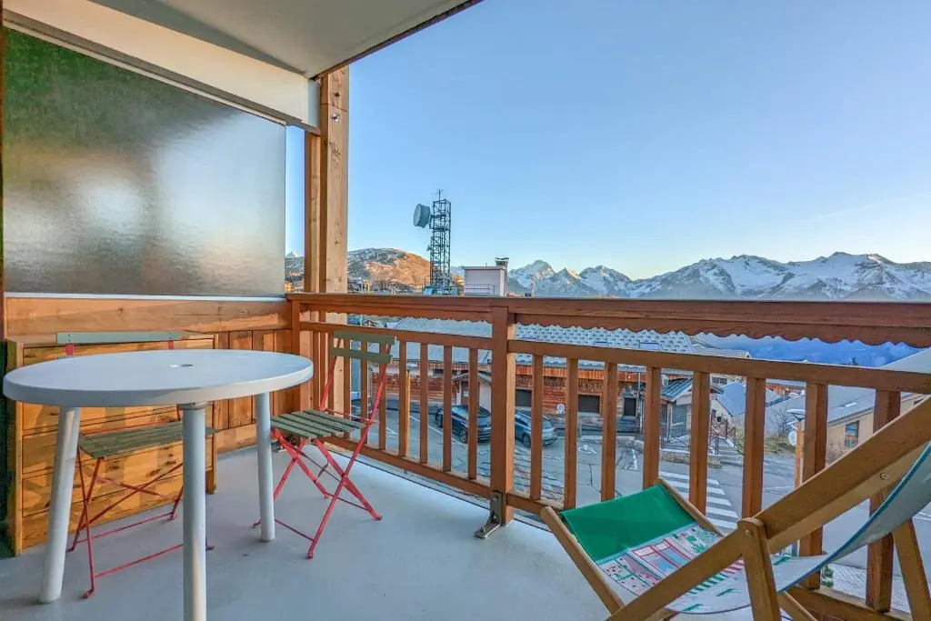 Nice cosy studio with balcony at the heart of L'Alpe d'Huez - Welkeys