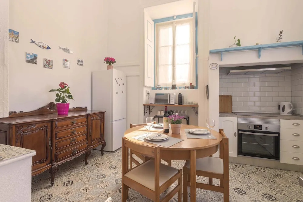 Happy Holiday Sintra Guesthouse & Breakfast