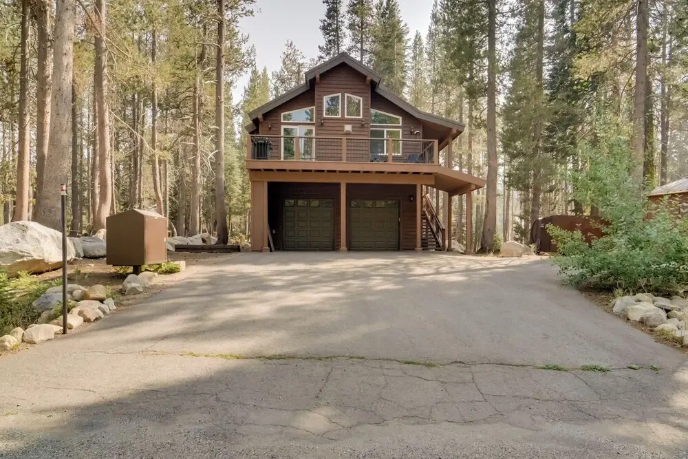 Near Donner Lake & Skiing: Soda Springs Cabin!