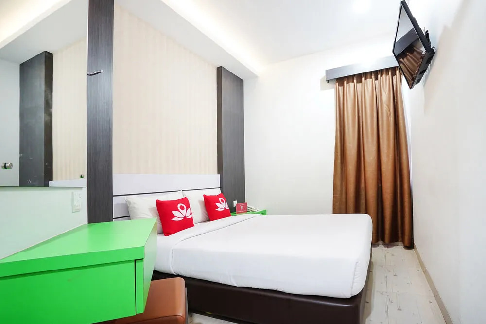 ZEN Rooms Near Mitra Raya