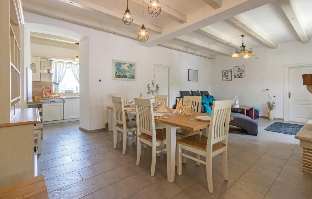 Gorgeous Home In Peruski