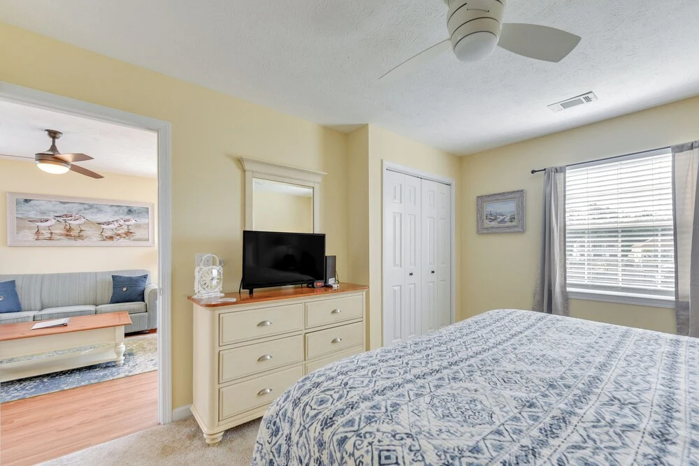 5 Mi to Beach: Myrtle Beach Condo w/ Pool Access!