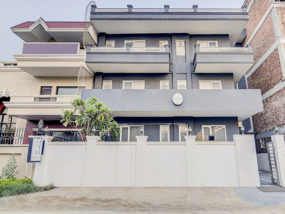 OYO Townhouse 018 Medanta