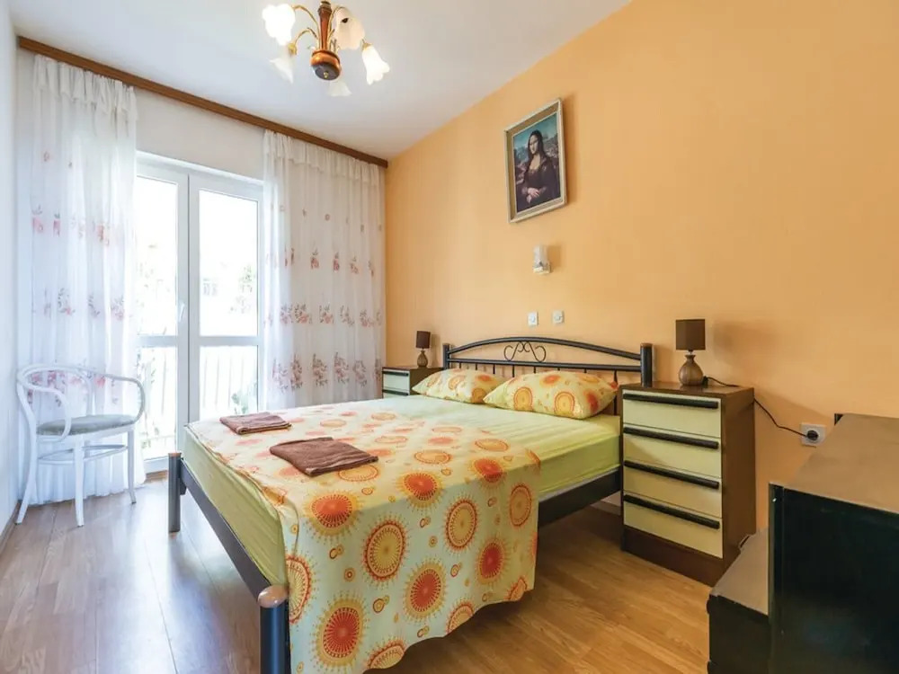 Comfortable 3 Bedroom Apartment in Makarska