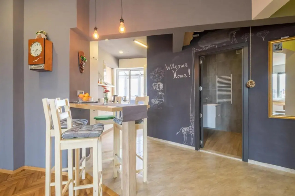 ARTistic & Spacious 2BD Central Apt