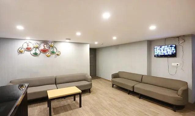 FabHotel Aerosky Grand