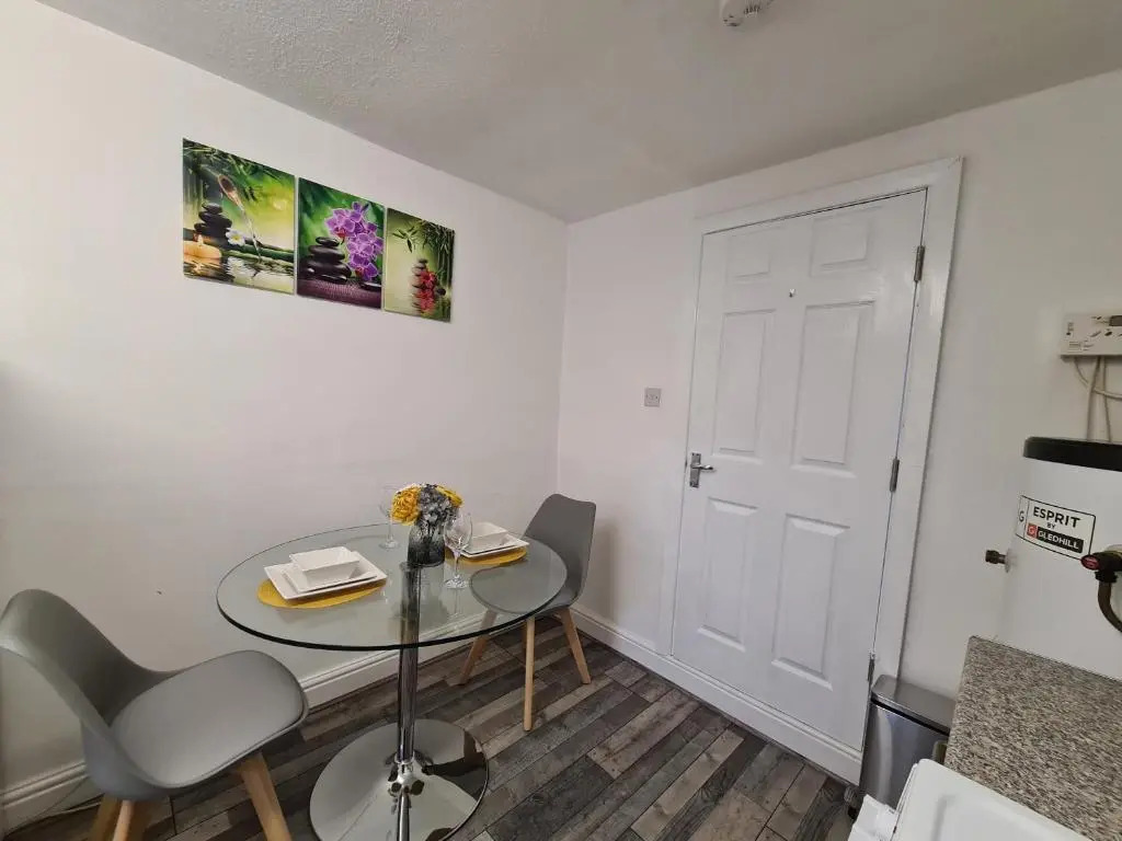 Property Malak Homz - West Street 2 Bed Premium Apartment
