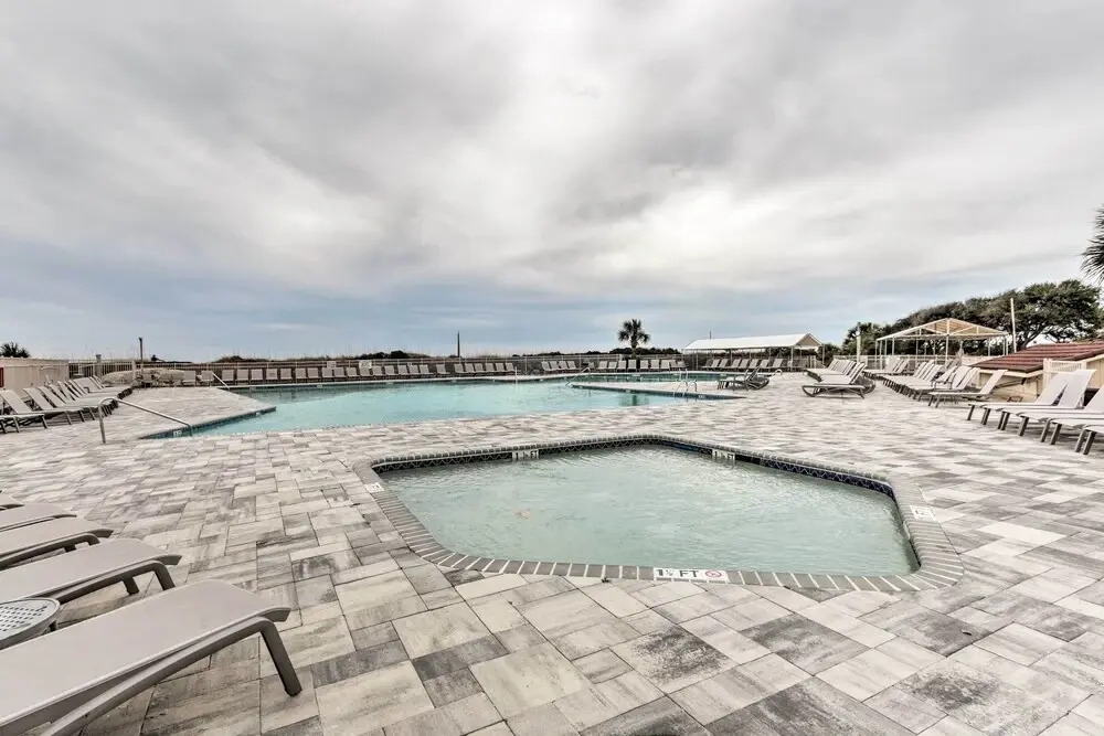 HHI Beach Cozy Condo Pool, Gym and Tennis
