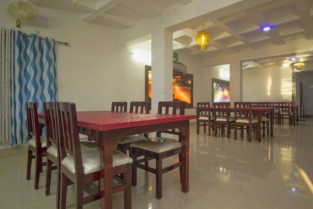 OYO 12751 Greenwood Hotel