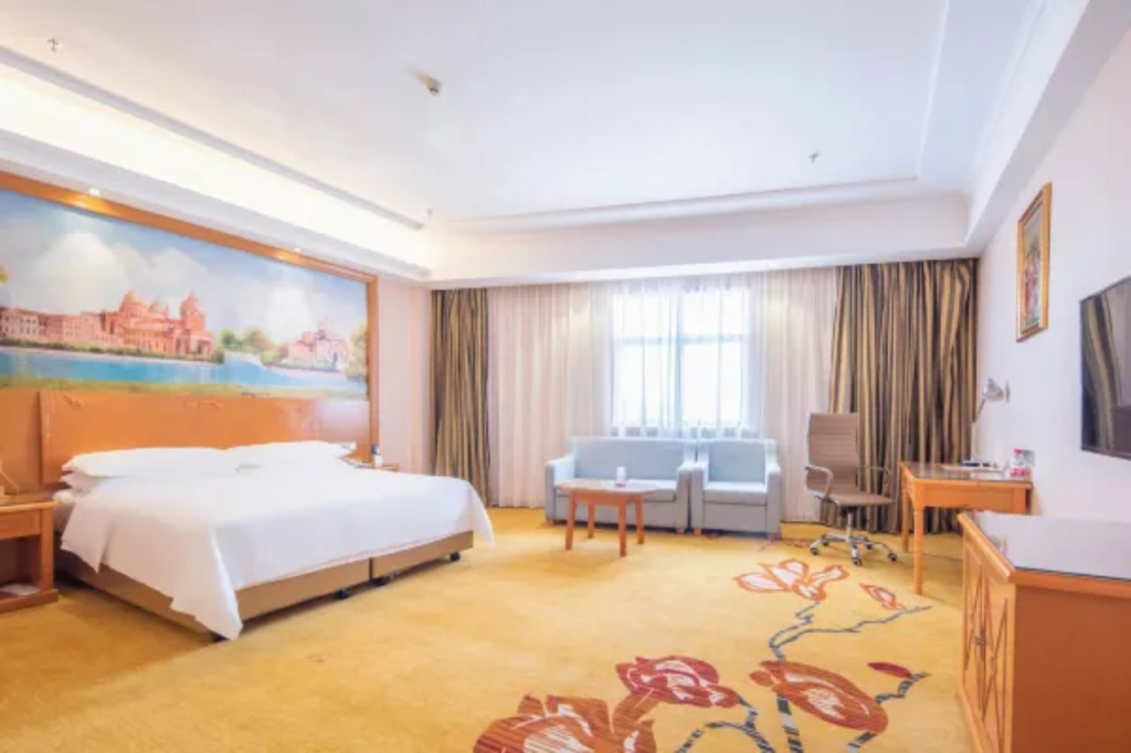Vienna Hotel (Lingshui Center)