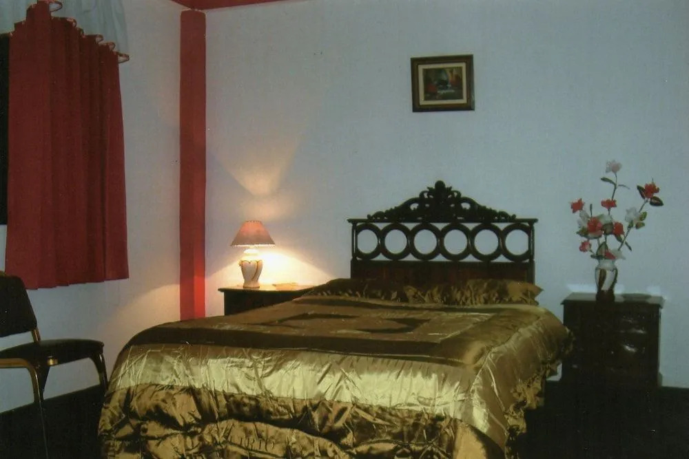 Hostal Turístico Eiffel