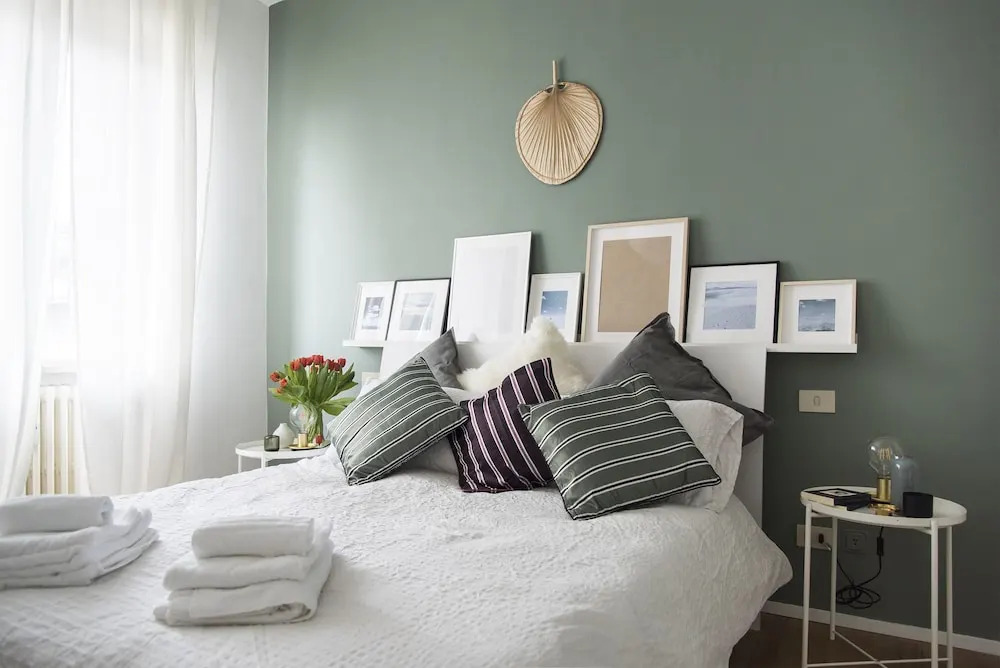 Sweet Flat near Metro Stop