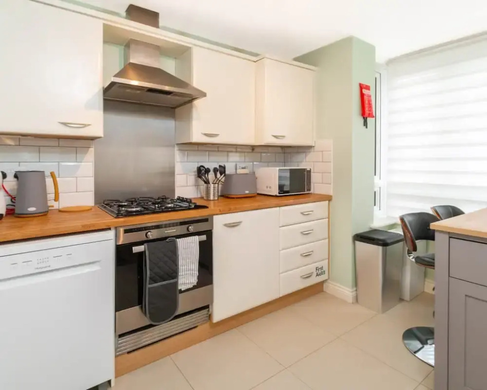 4BR Westlake Accommodation