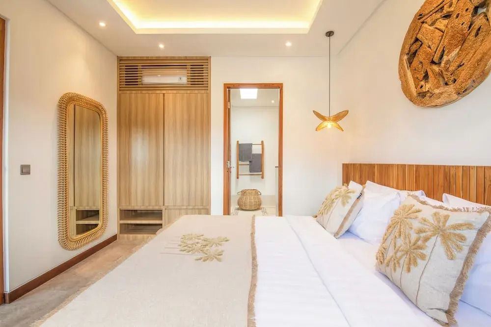 Coastal Comfort: Cozy 4BR Villa, 5 Min Walk to Finns Beach