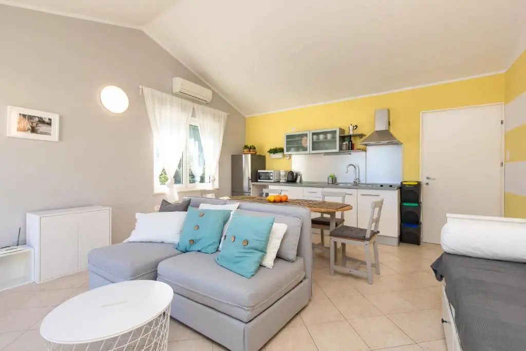 Apartment PORTAPISANA just 50m from the beach