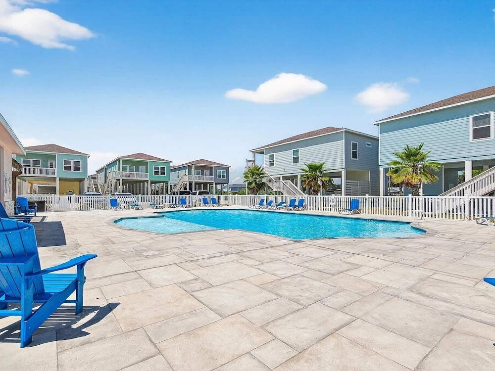 Turtle Cove 3 Bedroom Home by RedAwning
