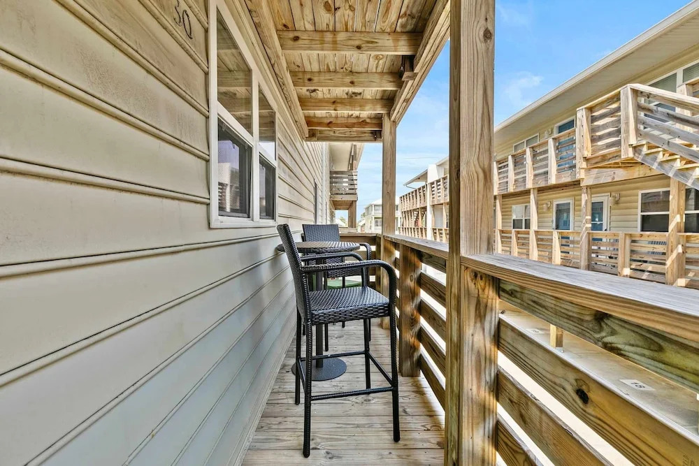 2BR Condo w Pool Beach Access and Walk to Hangout