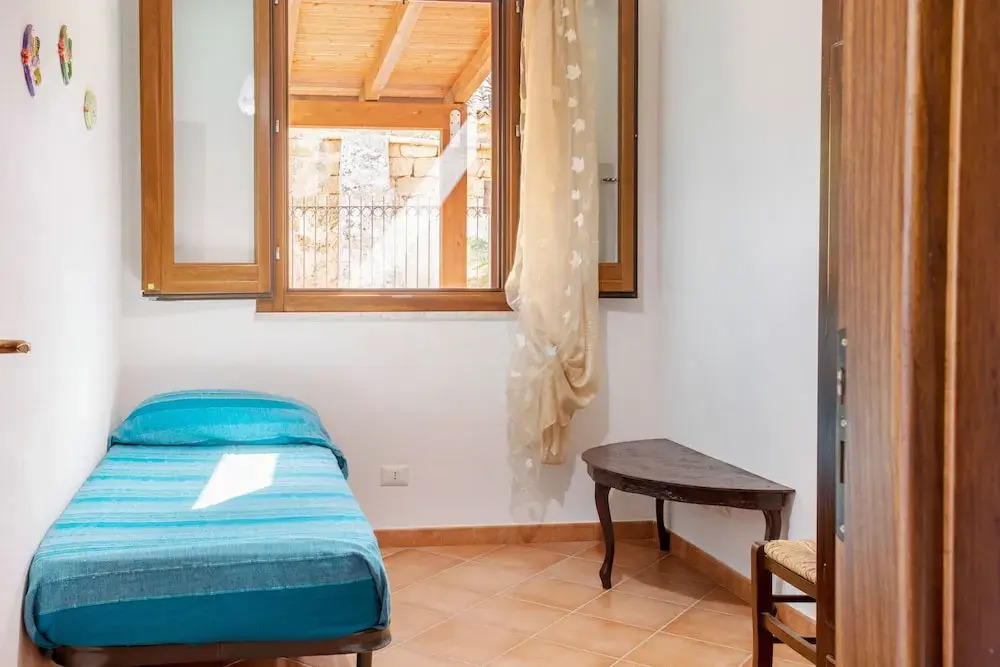 GuestHost - Countryside Sicily House