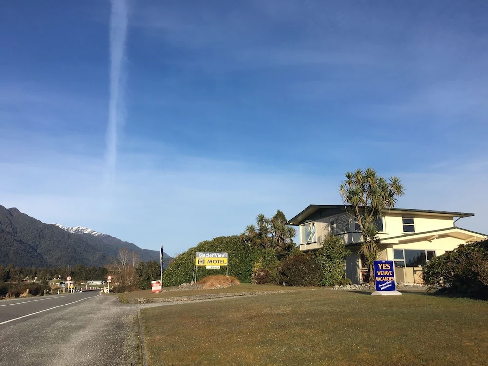 Glacier View Motel