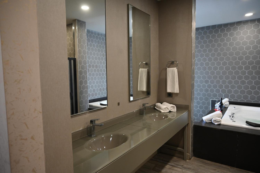 Agora Suites