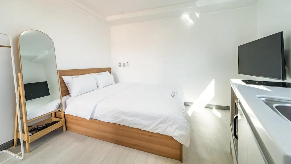 Yeosu Nangmanstay pension