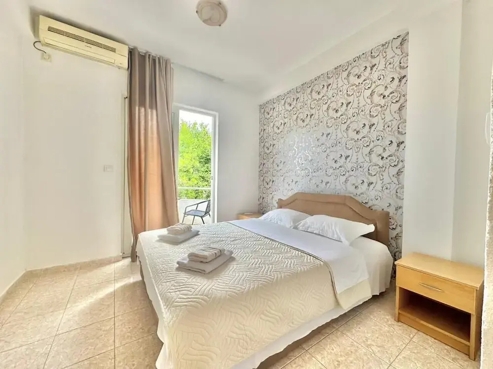 B&M Holiday Rooms