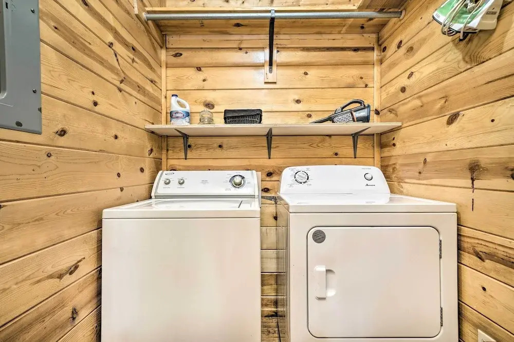 Broken Bow Getaway: Hot Tub, Grill & Fire Pit