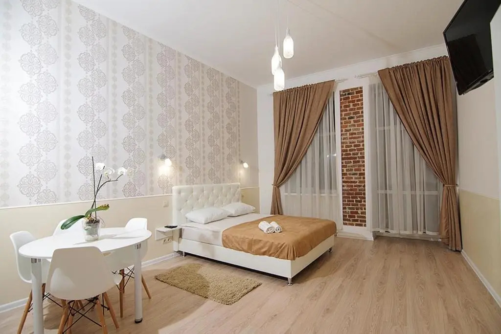 Three bedrooms on Square Rynok near Vernissage