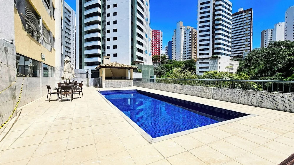 Apto c Piscina Academia e Churrasqueira em Pituba