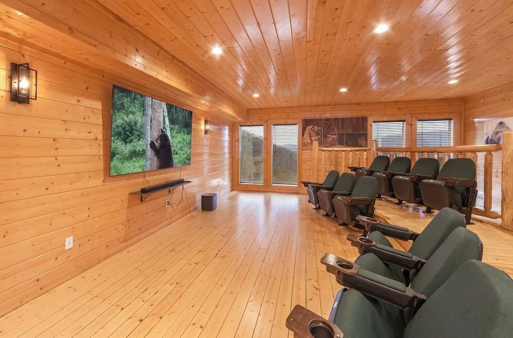 Blue Ridge Refuge 8 Bedroom Cabin by Redawning