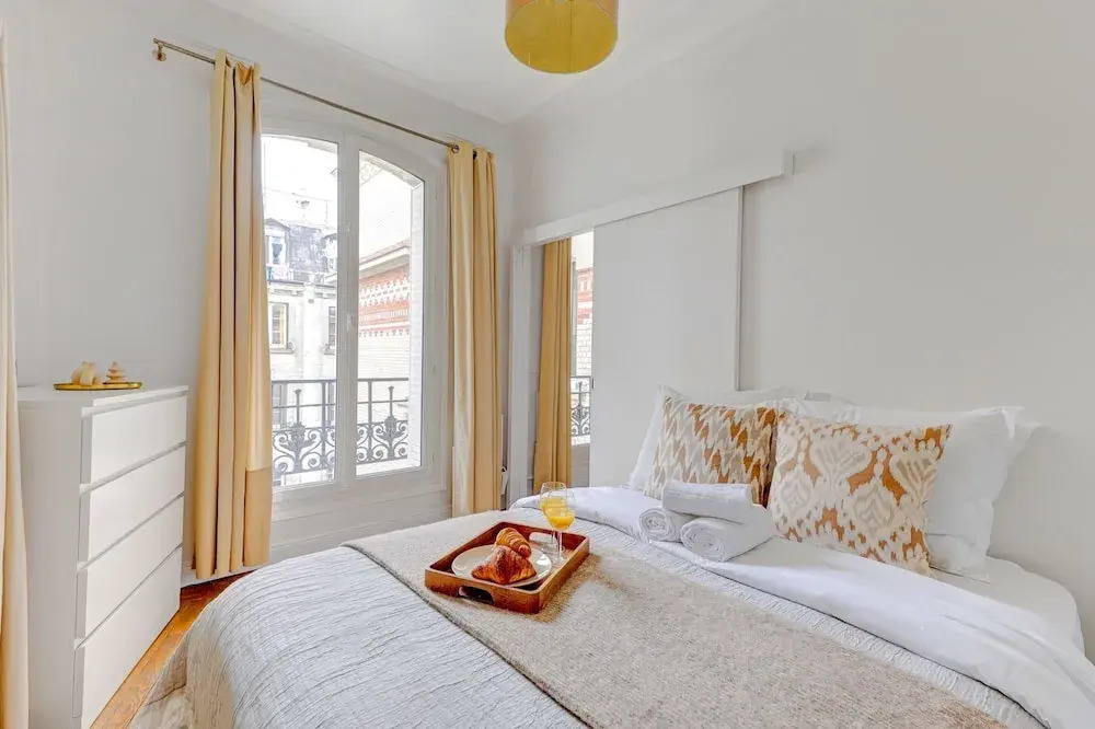 Elegant 1BR Steps to Marais & Louvre